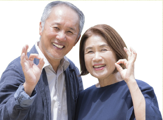 歯があると若々しい印象を与え、人と話すことに抵抗がなくなり、笑顔も増えるといったメリットも多くあります。
